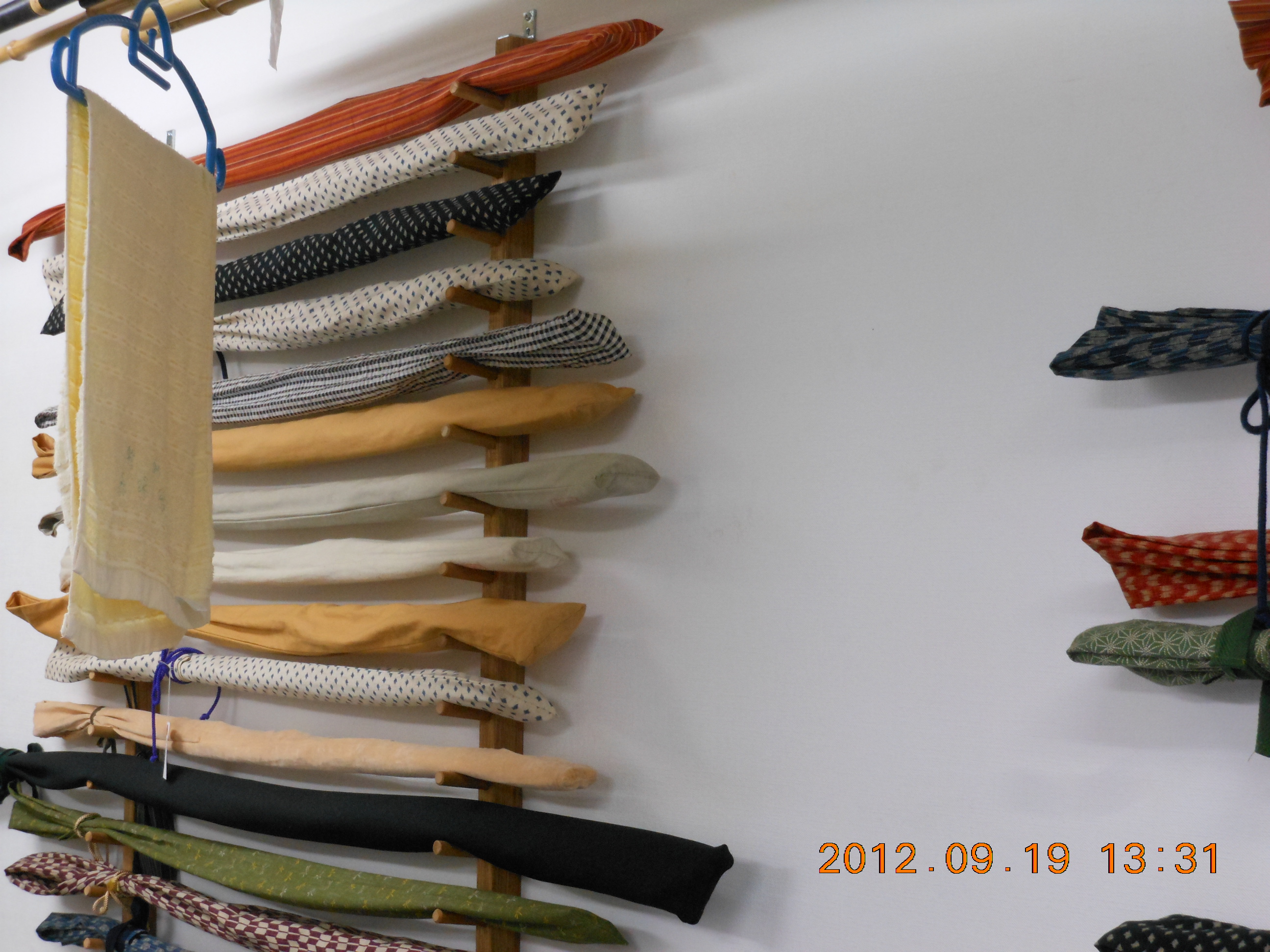 壁にかけてある竿たち